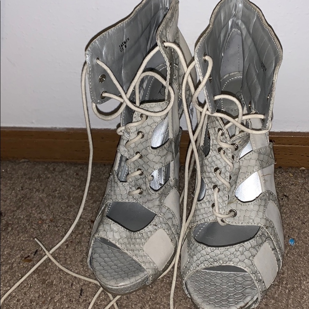 Scene by Shoedazzle Jazmin Women Heels Size 8